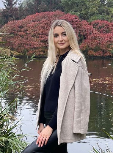 одинокая красотка Zoryna