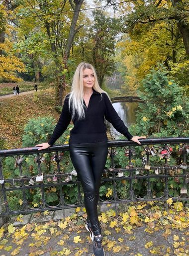 одинокая красотка Zoryna