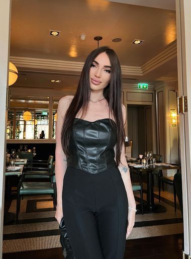 одинокая красотка Anna