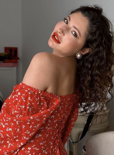 одинокая красотка Angelina