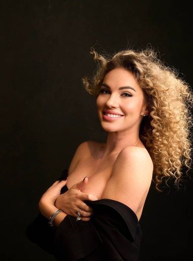 милая девушка Dina