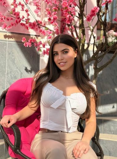 одинокая красотка Viktoriia