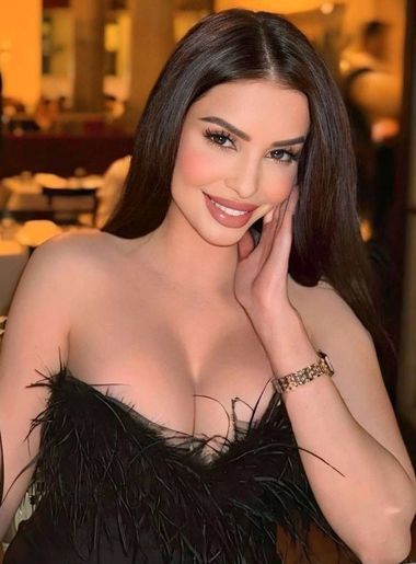 одинокая красотка Yulia