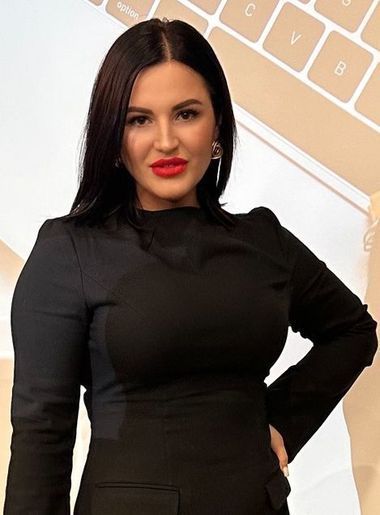 одинокая красотка Anna