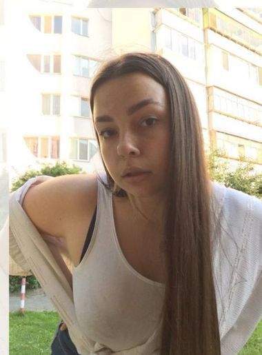одинокая красотка Anya