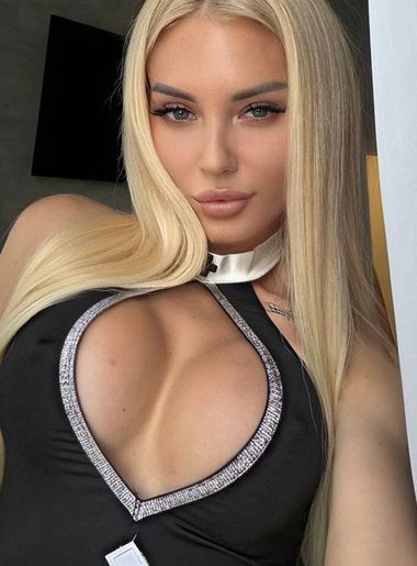 одинокая красотка Anna