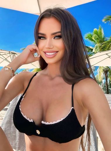 милая девушка Leyla