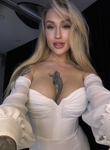 одинокая красотка Sweet blond