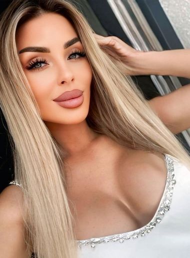 одинокая красотка Christina