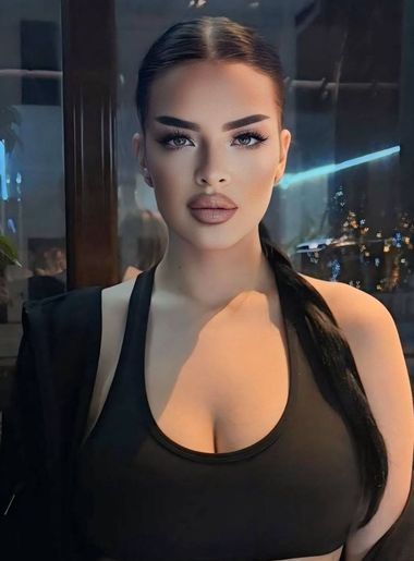 одинокая красотка Nessa