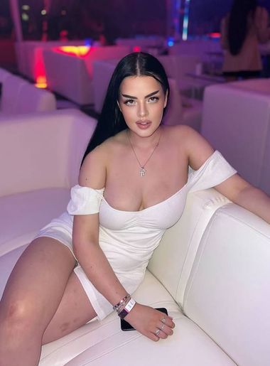 одинокая красотка Nessa