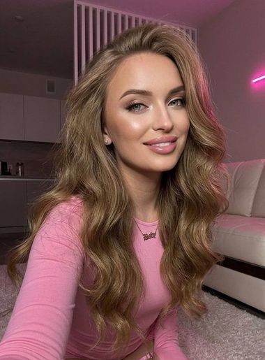 милая девушка Karina