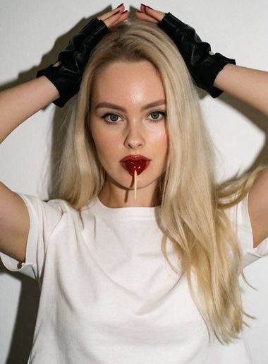 милая девушка Victoria