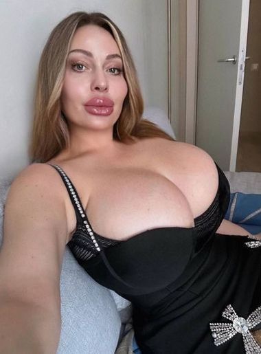 CharmedByU, Москва, Русскоговорящие, одинокая красотка