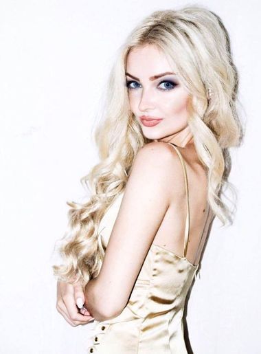 милая девушка Anna