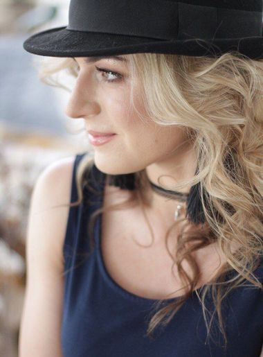 одинокая красотка Katerina