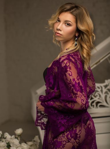 одинокая красотка Yana