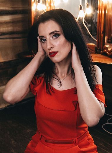 одинокая красотка Julia