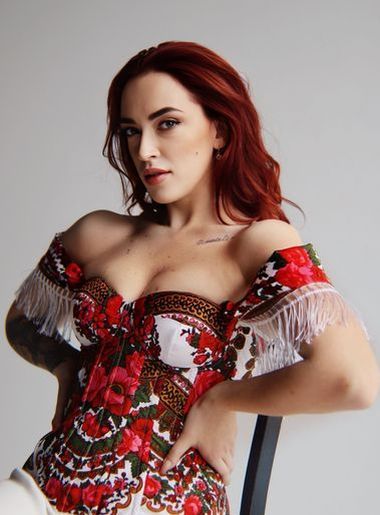 одинокая красотка Anneti