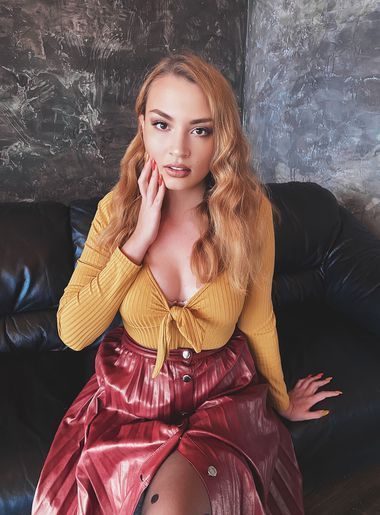 сексуальная невеста Julia