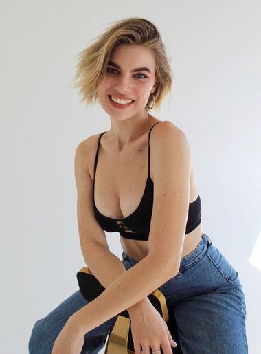 одинокая красотка Erika