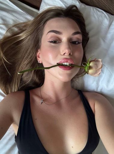 одинокая красотка Karina